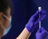 अब तक कुल 1.37 करोड़ से अधिक कोविड वैक्&zwj;सीन की डोज लाभार्थियों को दी जा चुकी है।