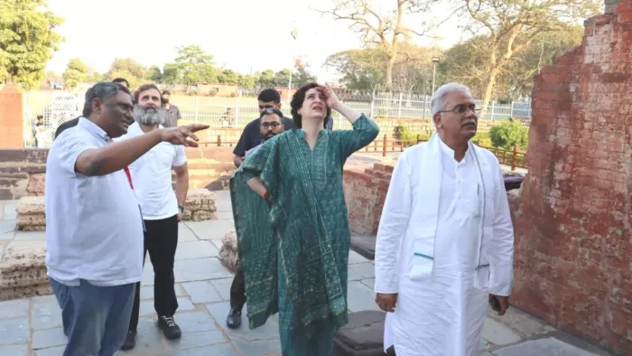 राहुल और प्रियंका गांधी महासुमंद के सिरपुर पहुंचे