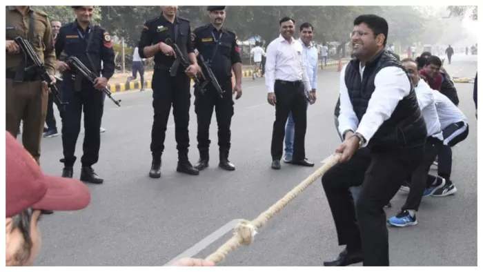 राजनीति के साथ-साथ खेलों में भी रखते हैं हम पकड़ मजबूत