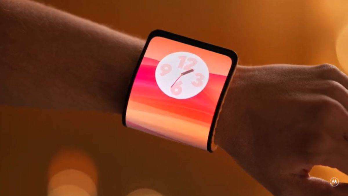 motorola introduces bendable phone in mwc2024