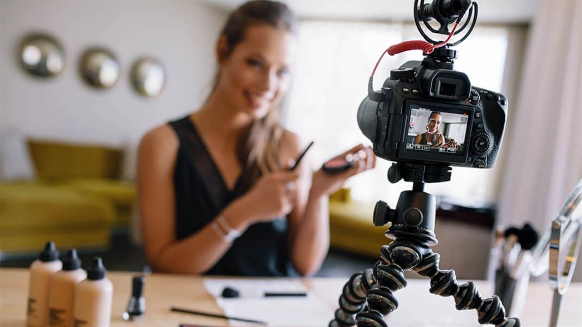 https://www.jagranimages.com/images/newimg/26022024/26_02_2024-vlogging_camera_under_15000_23661687.jpg