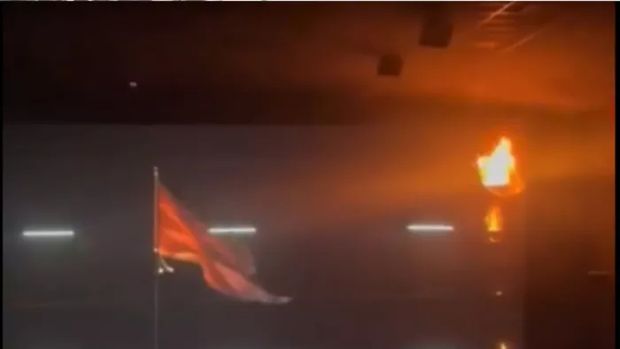 दिल्ली के सेलेक्ट सिटी मॉल में लगी आग, सिनेमा हॉल में दहशत का माहौल । पीटीआई