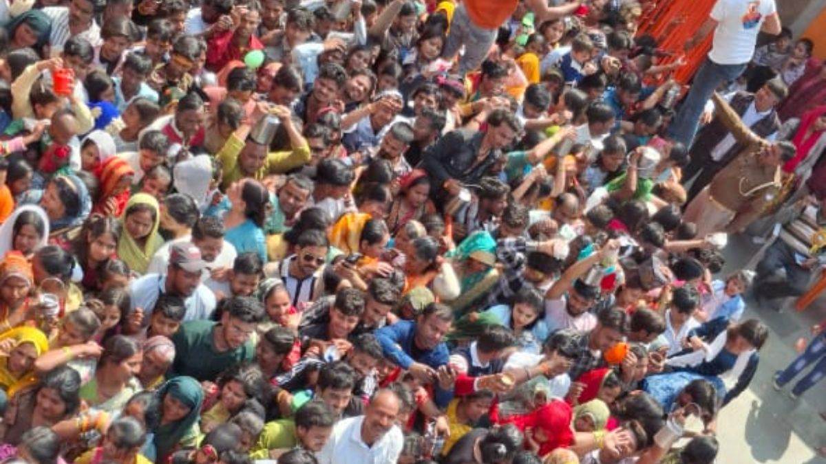 https://www.jagranimages.com/images/newimg/26022025/26_02_2025-huge_crowd_aligarh_mandir_23890921_132545707.jpg