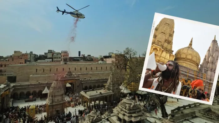 काशी में बाबा विश्वनाथ धाम मंदिर में श्रद्धालुओं पर बरसाए गए फूल। (तस्वीर जागरण)