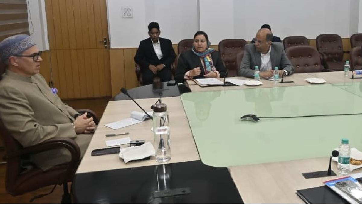 omar abdullah gave a big statement on article 370 bjp and pdp attacked the cm