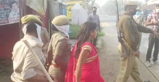 गोरखपुर में झाडफ़ूंक रोकने गई पुलिस टीम पर पथराव, छह महिलाएं समेत 13 गिरफ्तार Gorakhpur News