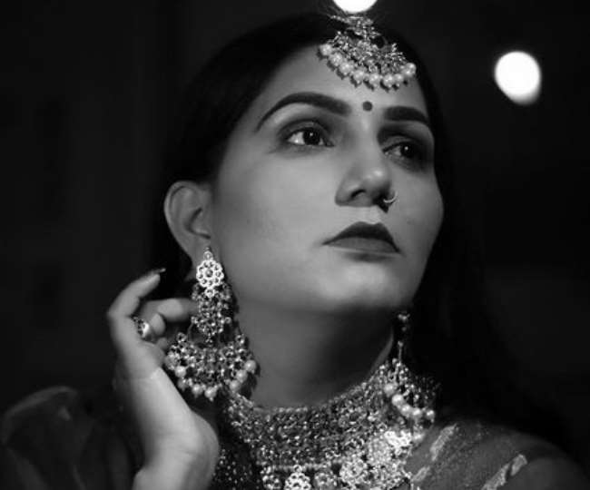 WATCH Sapna Choudhary dance: सपना चौधरी के ठुमके के फैंस हुए दीवाने, 'लक दा हुलारा' सॉन्ग पर देखें दिलकश अदाएं
