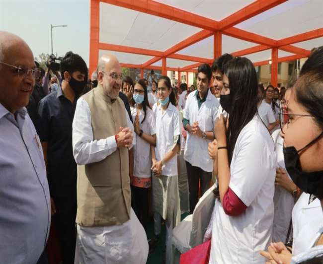 गुजरात में अमित शाह ने आडियोलाजी स्पीच लैंग्वेज पैथोलाजी कालेज का किया उद्घाटन। फोटो एएनआइ