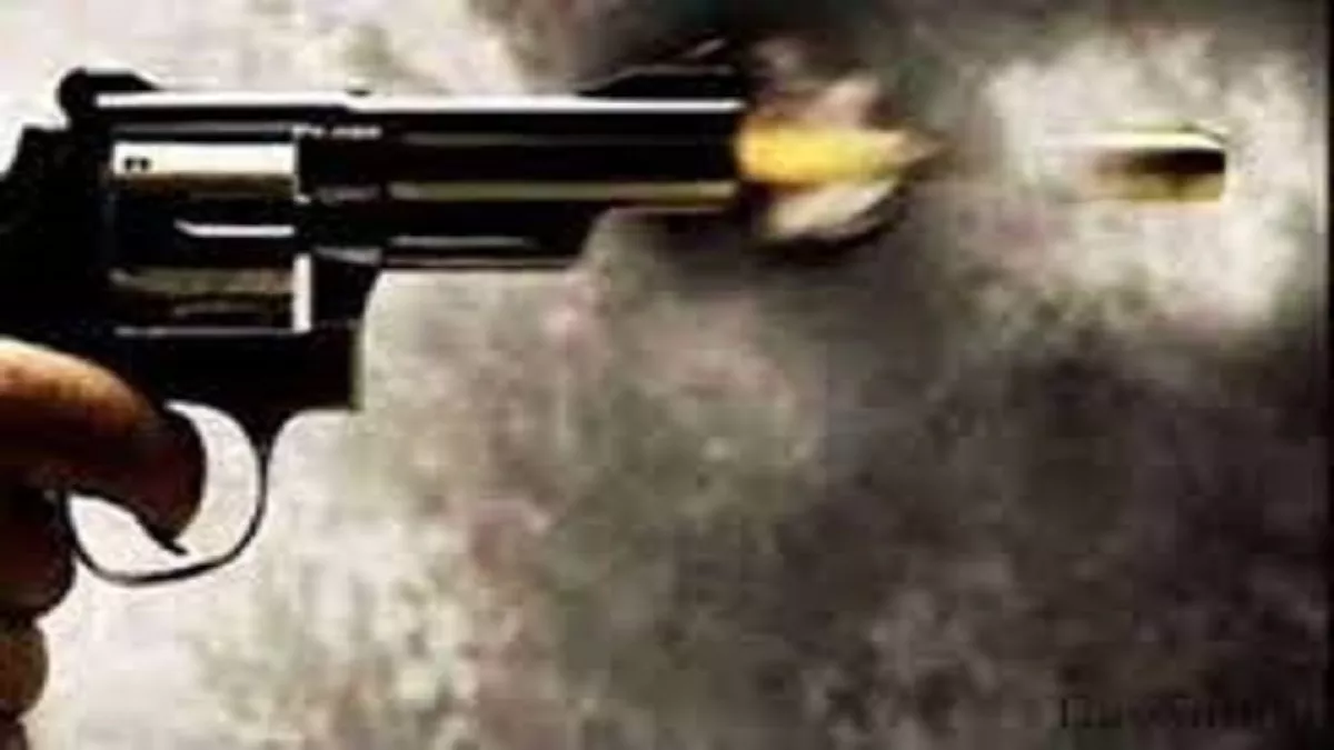 गाजियाबाद में रात को 4-5 बदमाशों ने की फायरिंग, फिर बाइक छोड़कर हो गए फरार; पुलिस तलाश में जुटी