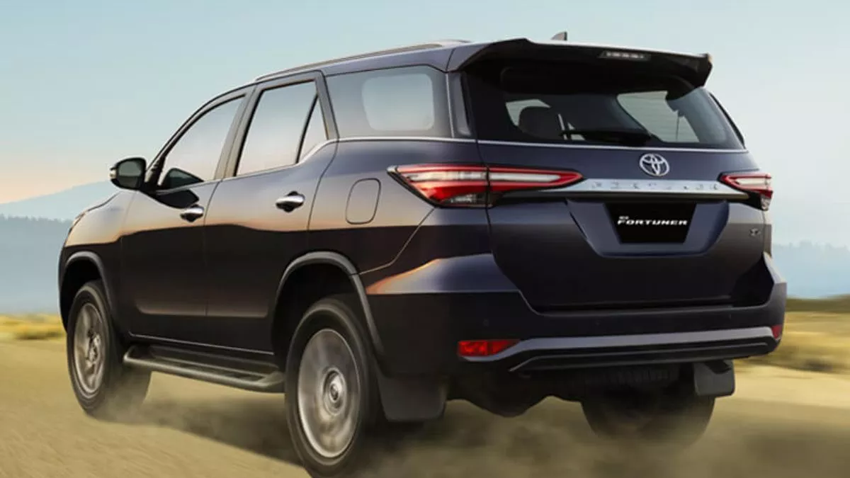 Toyota इन 4 SUV पर कर रही काम, कब होगी लॉन्च नई जेनरेशन Fortuner?