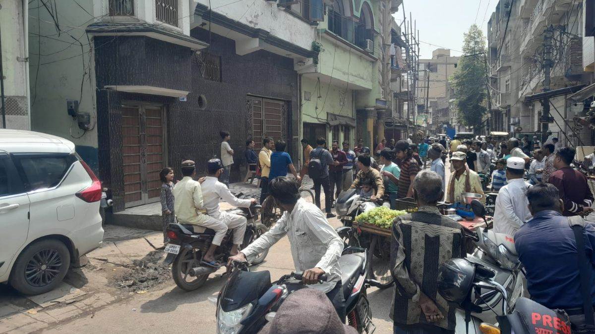 Aligarh News हाजी जहीर के यहां से बेनामी संपत्तियां, बोगस खातों के