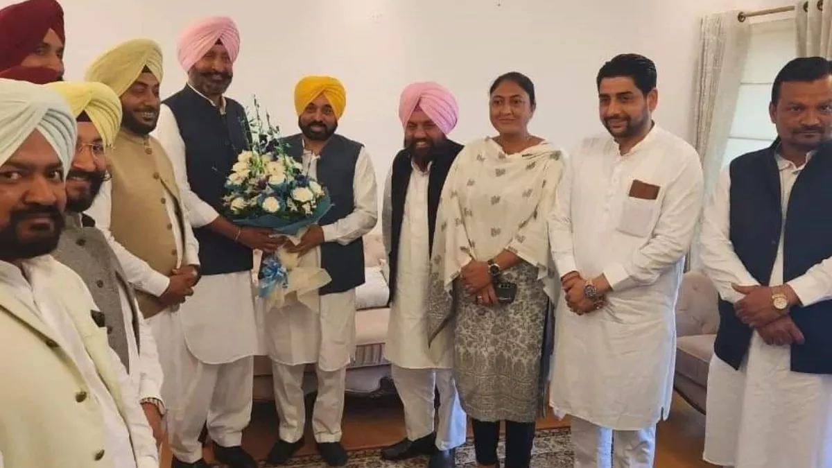 Punjab News: उपचुनाव से पहले अकाली दल को बड़ा झटका, जगबीर बराड़ आम आदमी पार्टी में हुए शामिल