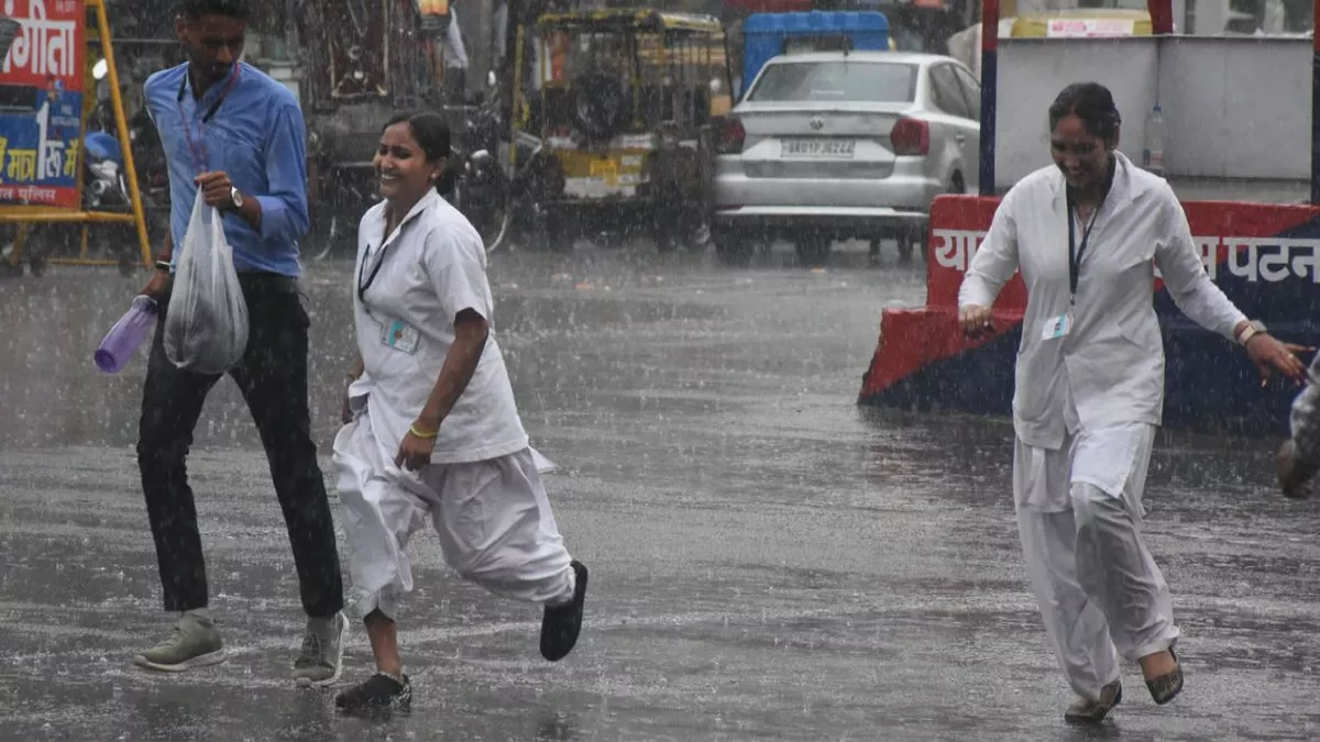 Bihar Weather News: बिहार में मौसम की करवट, राजधानी पटना समेत 26 जिलों में बारिश का अलर्ट; गिरेगा तापमान