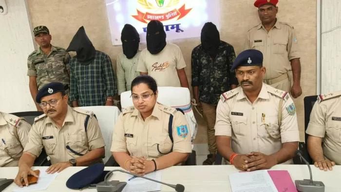 पलामू पुलिस ने 50 किलो गांजे के साथ 4 तस्करों को हिरासत में लिया