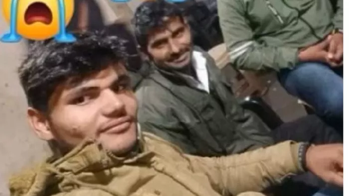तेज रफ्तार बाइक कार से टकराई, दो चचेरे भाई समेत तीन की मृत्यु