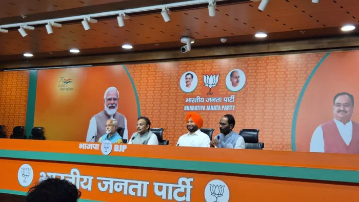 लुधियाना सांसद रवनीत सिंह बिट्टू हुए बीजेपी में शामिल।