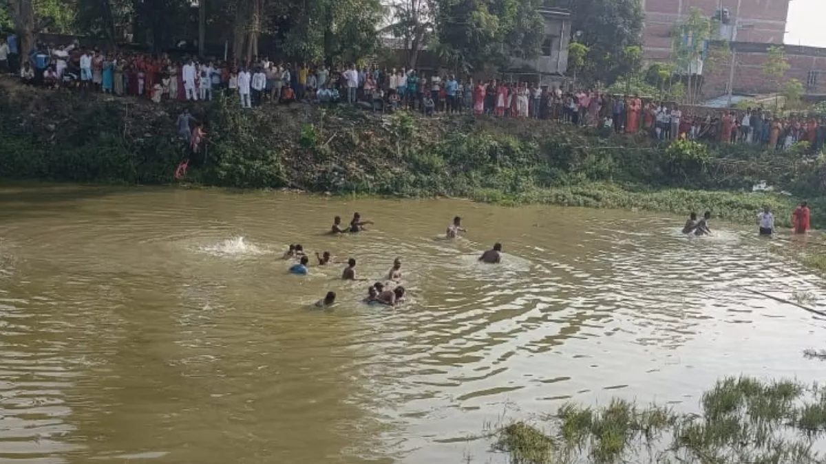 Jharkhand News: रंग में मचा भंग! होली खेलने के बाद नहाने गए थे दो युवक, तलाब में डूबने से हुई दोनों की मौत