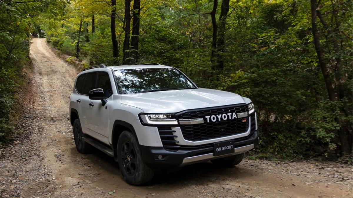 https://www.jagranimages.com/images/newimg/26032025/26_03_2025-2026_toyota_landcruiser300_01482_23906075.jpg