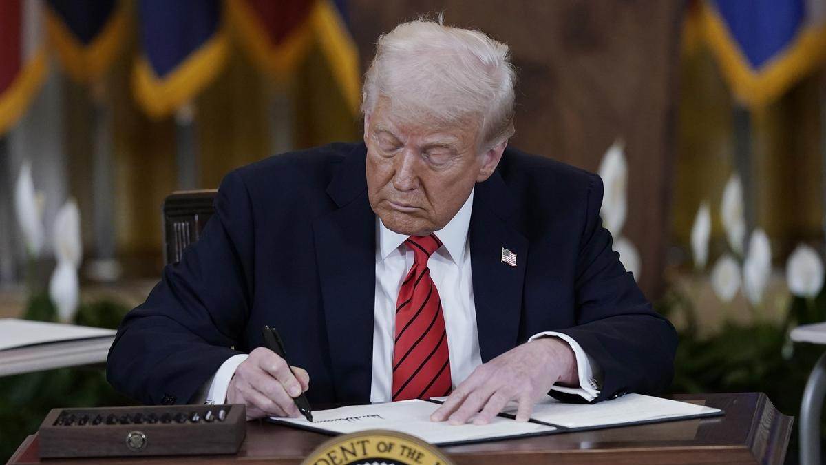 https://www.jagranimages.com/images/newimg/26032025/26_03_2025-donald_trump_3_23906535.jpg