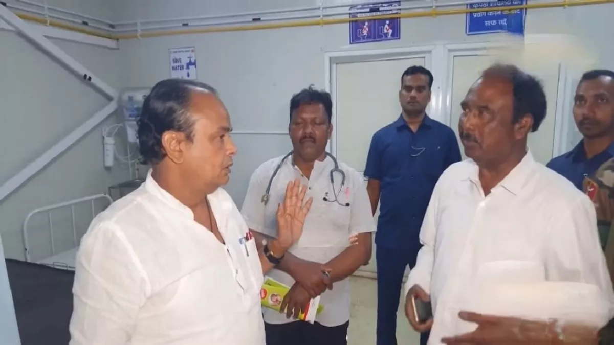 'अच्छा है; और बेहतर करें', स्वास्थ्य मंत्री रात में अचानक पहुंचे खूंटी के सदर अस्पताल, पूछा मरीजों का हाल