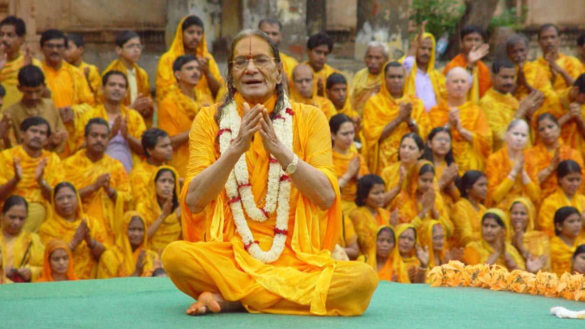https://www.jagranimages.com/images/newimg/26032025/26_03_2025-jagadguru_23906476.jpg