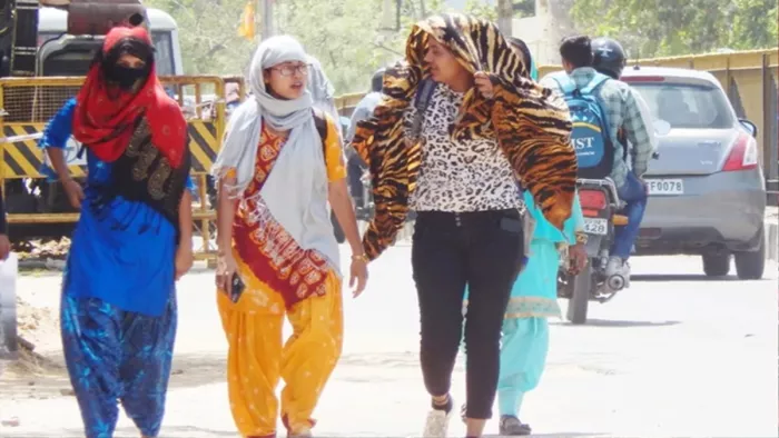 यूपी से लेकर दिल्ली तक कई जगहों पर तापमान 30 डिग्री पहुंच गया है (फाइल फोटो)