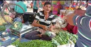 साप्ताहिक बाजार में उड़ी शारीरिक दूरी की धज्जी