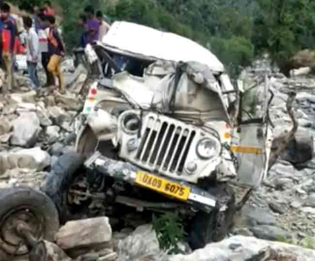 pauri road accident driver loss the control over vehicle