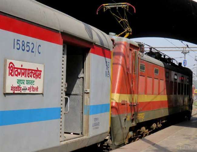 shiv ganga express stood for one and a half hours after pantro broke down