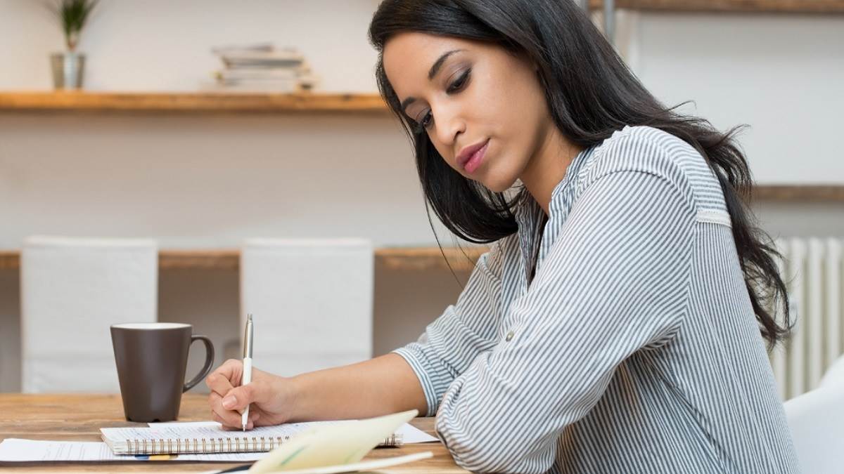 https://www.jagranimages.com/images/newimg/26042023/26_04_2023-bank_po_exam_books_23396087.jpg