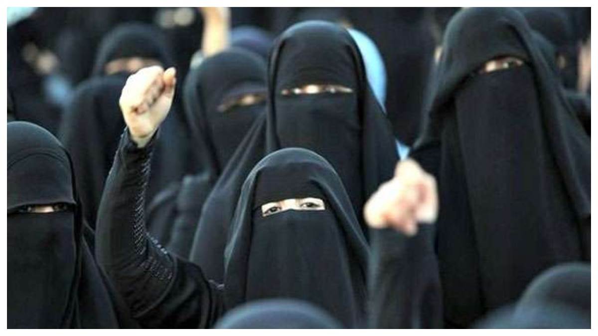 https://www.jagranimages.com/images/newimg/26042023/26_04_2023-iran_hijab_23395572.jpg