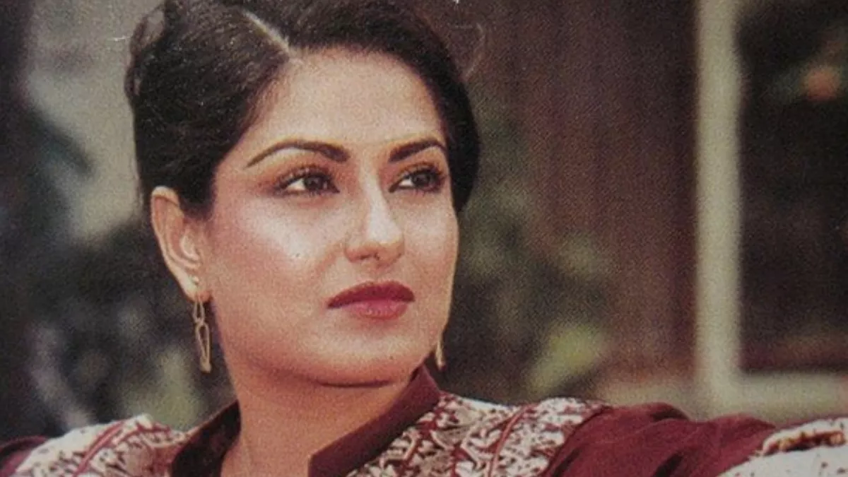 Moushumi Chatterjee - Wikipedia