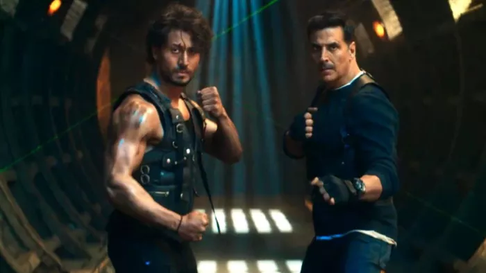15 दिन बॉक्स ऑफिस पर मैदान से आगे रही बड़े मियां छोटे मियां / फोटो-Imdb
