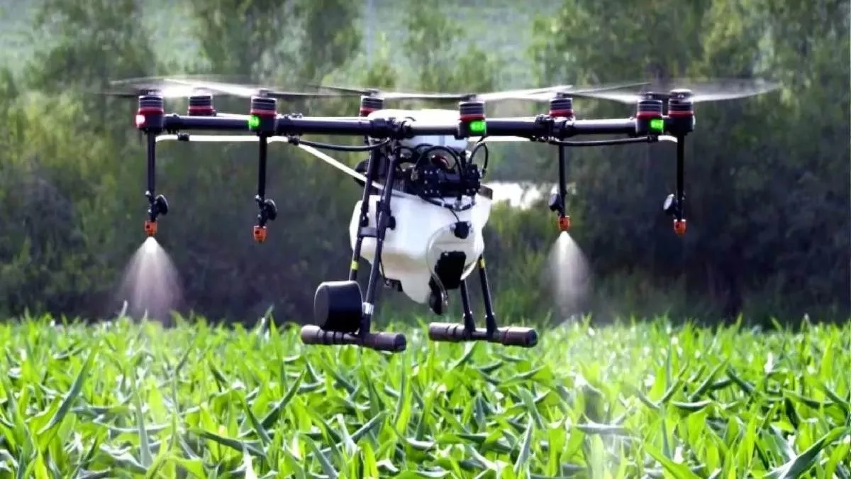 खेती किसानी को नई ऊंचाई देते ड्रोन, जानिए कैसे होते हैं मददगार