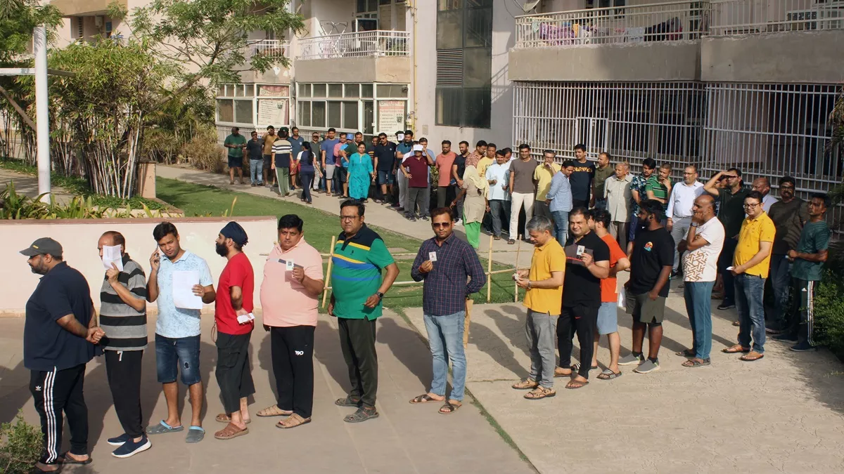 Gautam Budha Nagar Election: गौतमबुद्ध नगर में 53.21 प्रतिशत मतदान, कड़ी सुरक्षा में रखी गईं ईवीएम