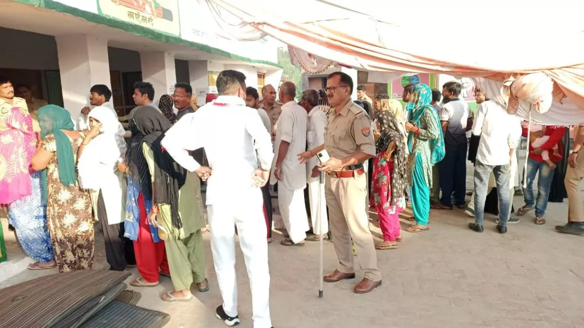 Meerut Voting: मतदान को लेकर भारी उत्साह, बूथों पर लगी लंबी लाइन; इतने प्रतिशत हुआ मतदान
