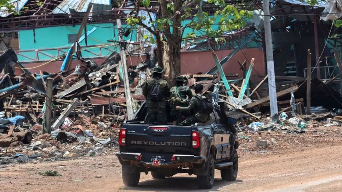 म्यांमार में विद्रोहियों के नियंत्रण वाले क्षेत्र में सेना ने बरसाए बम, कम से कम चार की मौत; 15 अन्य घायल