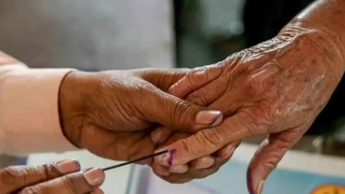 Jammu Lok Sabha Voting: रियासी से 102 साल के बुजुर्ग ने किया मतदान, जिस उम्मीद से वोट किया है; जान लेंगे तो करेंगे जज्बे को सलाम