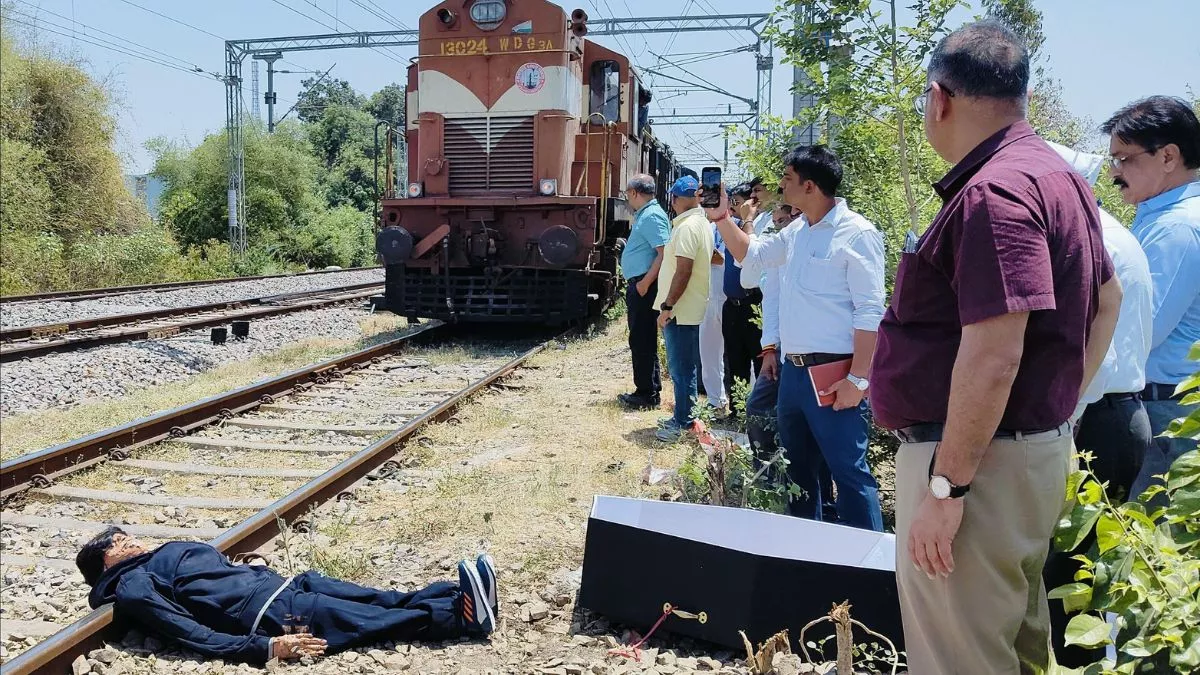 Amethi News: मोम का पुतला रेलवे ट्रैक पर रखकर दौड़ाई ट्रेन, इस वजह से CBI ने किया सीन रीक्रिएशन