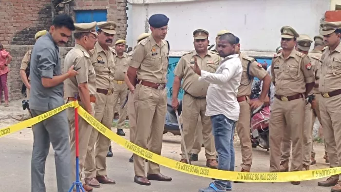 बसपा नेता को दिनदहाड़े गोली मारने के बाद चाकू से गोदा
