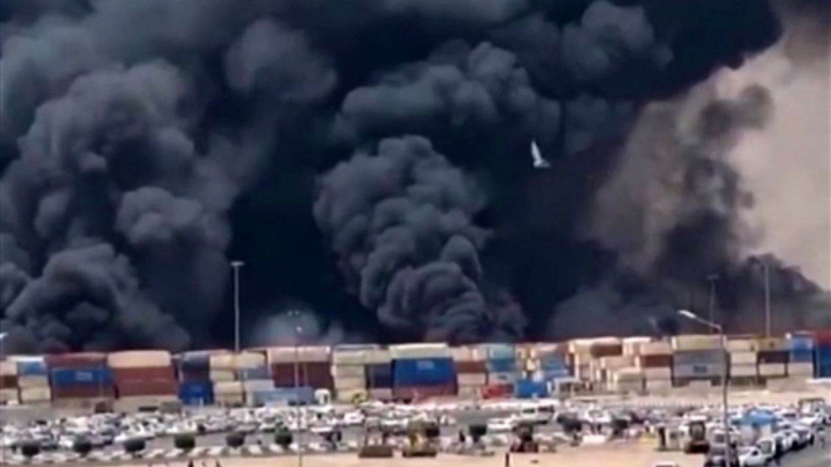 https://www.jagranimages.com/images/newimg/26042025/26_04_2025-iran_blast_23926126.jpg