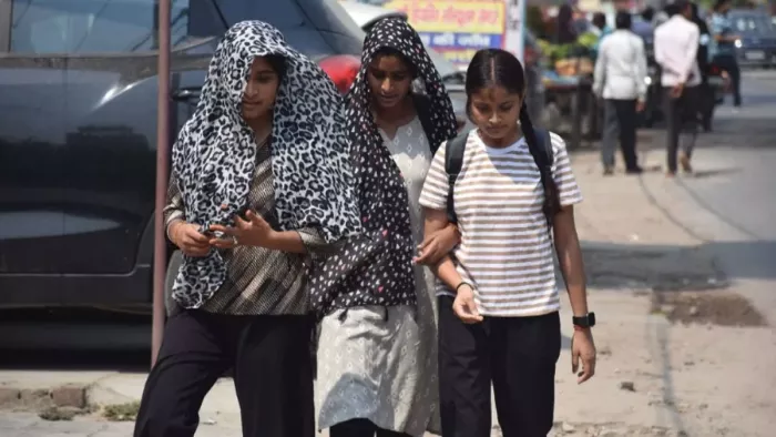 Uttarakhand Weather: सूरज के तेवर तल्ख हैं और पारा तेजी से चढ़ रहा है। File Photo