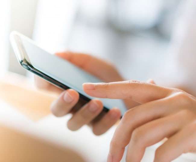 Harmful Rays Of Mobile: लैपटॉप और स्मार्टफोन की लाइट ऐसे पहुंचा रही है ...