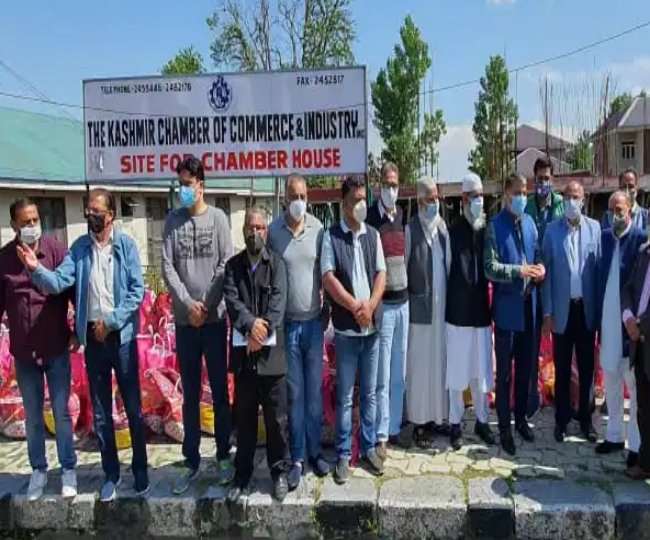 राशन, दवाएं व जरुरत का अन्य सामान प्रदान किया जा रहा है बल्कि आवश्यक्तानुरुप मदद भी की जा रही है।