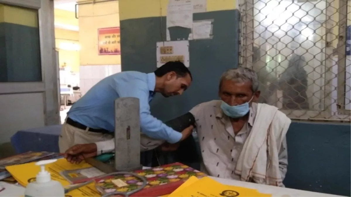 Pratapgarh Medical College: शुगर और ब्लड प्रेशर का टेस्ट कराना भी यहां नहीं आसान