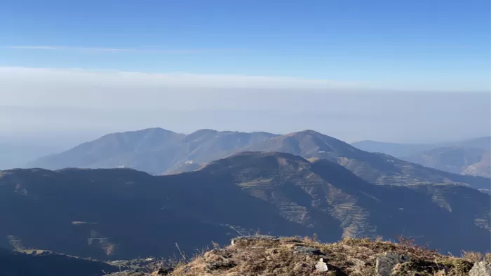 सुमद्र तल से 6250 फीट की ऊंचाई पर पर्यटन नगरी लैंसडौन उत्तराखंड के पौड़ी जनपद में स्थित है।