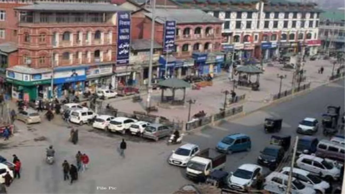 Yasin Malik Case: वादी-ए-कश्मीर है पूरी तरह से शांत, बाजारों में है सामान्य दिनों की तरह चहल-पहल, सुरक्षा के बंदोबस्त कड़े