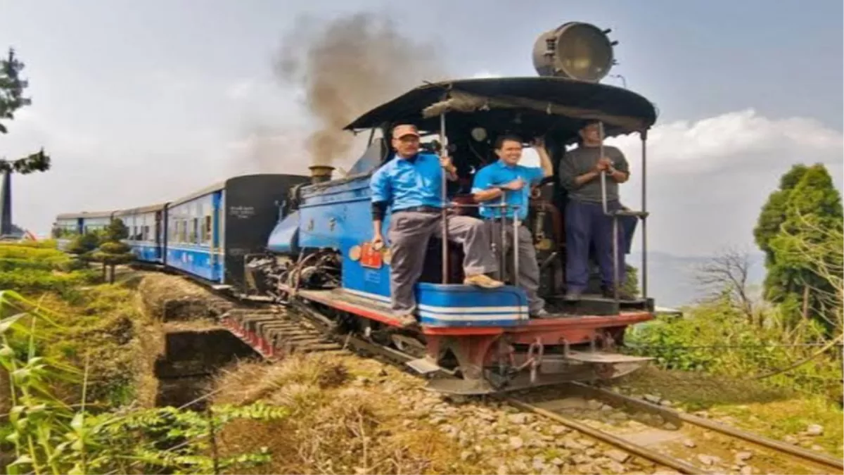 दार्जिलिंग में पर्यटन सीजन पीक पर, डीएचआर ने की दो और ट्वाय ट्रेन चलाने की घोषणा