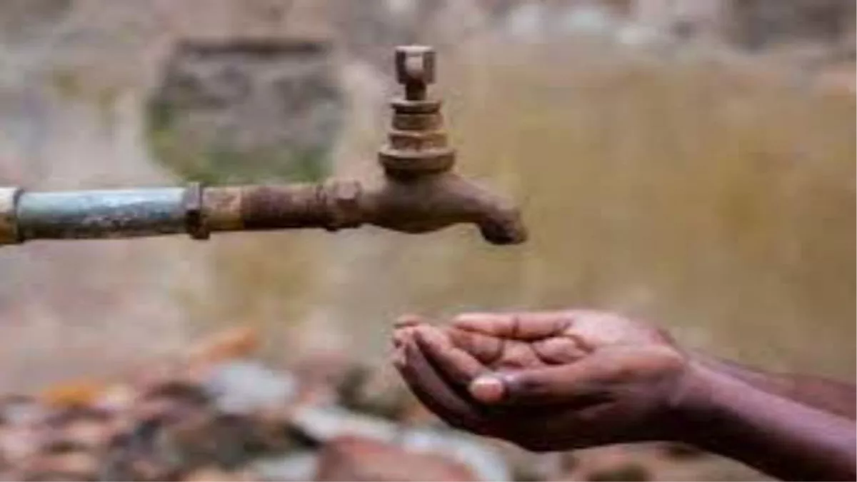 Delhi Water Crisis : वजीराबाद बैराज में पानी का जलस्तर नीचे गिरा, इन कालोनियों में शुक्रवार को रहेगी पानी की सप्लाई बाधित