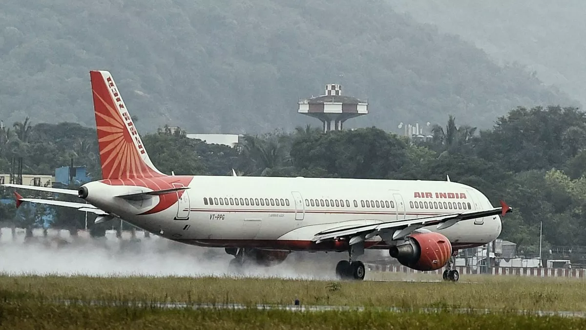 दिल्ली से कनाडा जा रही एयर इंडिया की फ्लाइट में तकनीकी खराबी, वापस राजधानी लौटा विमान